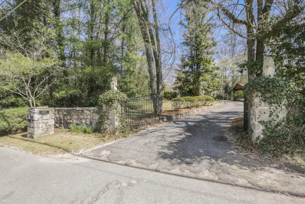 4271 Garmon Road, Atlanta, Georgia 30327, 4 Bedrooms Bedrooms, ,5 BathroomsBathrooms,Residential,Sold,4271 Garmon Road,5978304