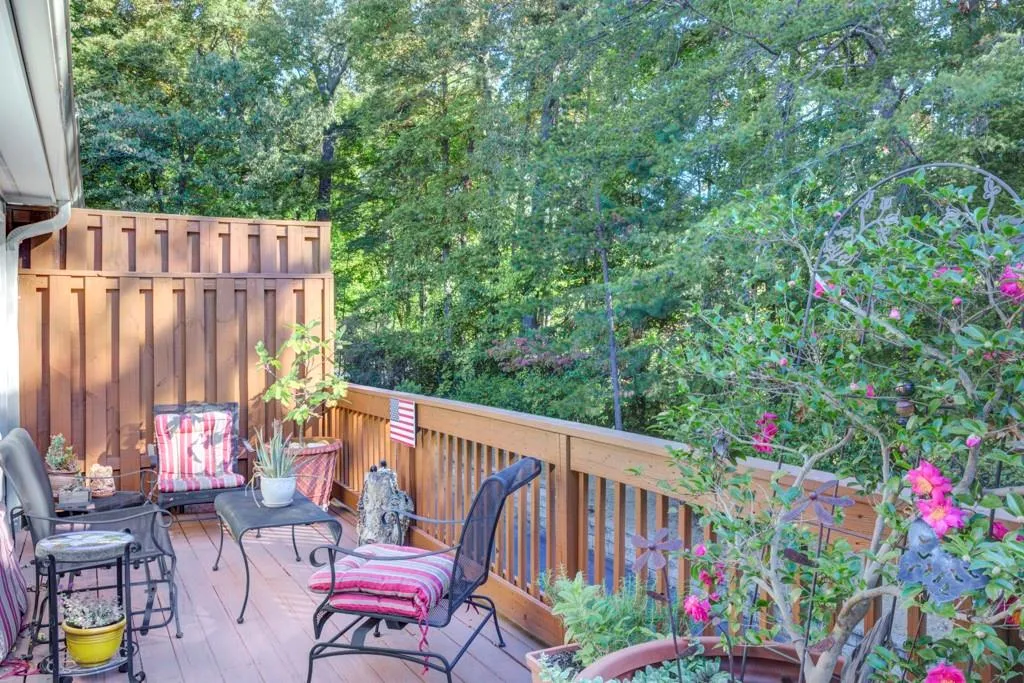 1003 Dunwoody Chace Unit 1003, Sandy Springs, Georgia 30328, 3 Bedrooms Bedrooms, ,3 BathroomsBathrooms,Residential,Sold,1003 Dunwoody Chace Unit 1003,6973545