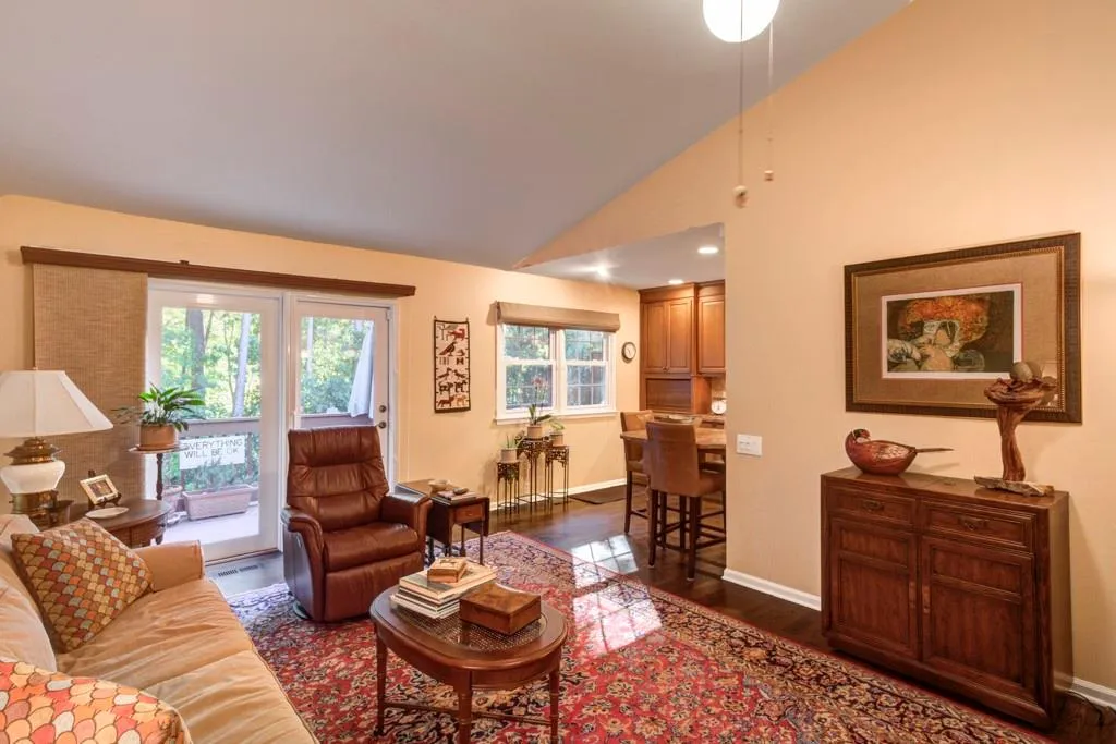 1003 Dunwoody Chace Unit 1003, Sandy Springs, Georgia 30328, 3 Bedrooms Bedrooms, ,3 BathroomsBathrooms,Residential,Sold,1003 Dunwoody Chace Unit 1003,6973545