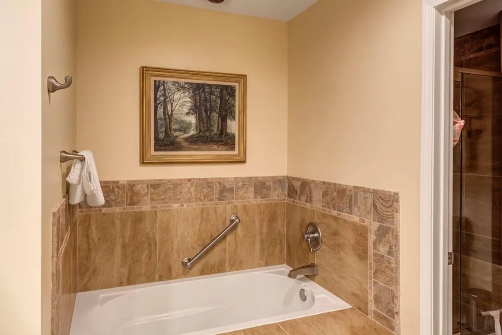 1003 Dunwoody Chace Unit 1003, Sandy Springs, Georgia 30328, 3 Bedrooms Bedrooms, ,3 BathroomsBathrooms,Residential,Sold,1003 Dunwoody Chace Unit 1003,6973545