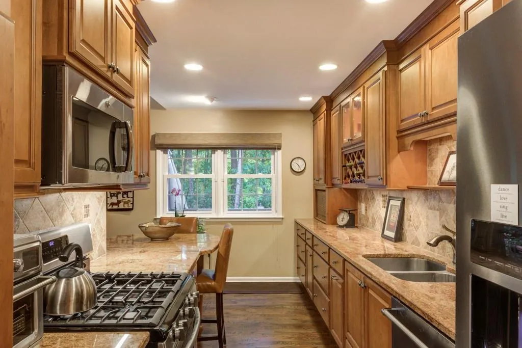 1003 Dunwoody Chace Unit 1003, Sandy Springs, Georgia 30328, 3 Bedrooms Bedrooms, ,3 BathroomsBathrooms,Residential,Sold,1003 Dunwoody Chace Unit 1003,6973545