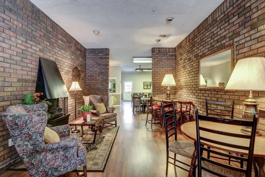 6700 Roswell Road Unit 31f, Sandy Springs, Georgia 30328, 2 Bedrooms Bedrooms, ,2 BathroomsBathrooms,Residential,Sold,6700 Roswell Road Unit 31f,5948182