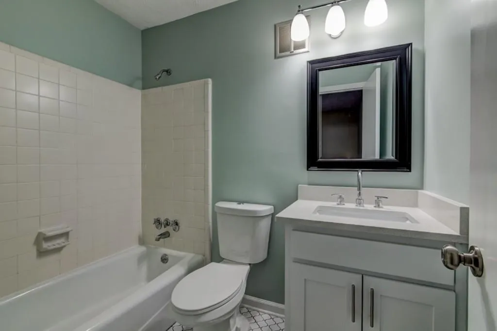 6700 Roswell Road Unit 31f, Sandy Springs, Georgia 30328, 2 Bedrooms Bedrooms, ,2 BathroomsBathrooms,Residential,Sold,6700 Roswell Road Unit 31f,5948182