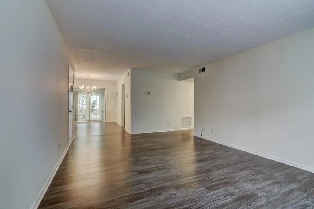 6700 Roswell Road Unit 31f, Sandy Springs, Georgia 30328, 2 Bedrooms Bedrooms, ,2 BathroomsBathrooms,Residential,Sold,6700 Roswell Road Unit 31f,5948182