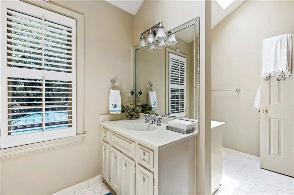 250 Cameron Ridge Drive, Sandy Springs, Georgia 30328, 4 Bedrooms Bedrooms, ,3 BathroomsBathrooms,Residential,Sold,250 Cameron Ridge Drive,6933474
