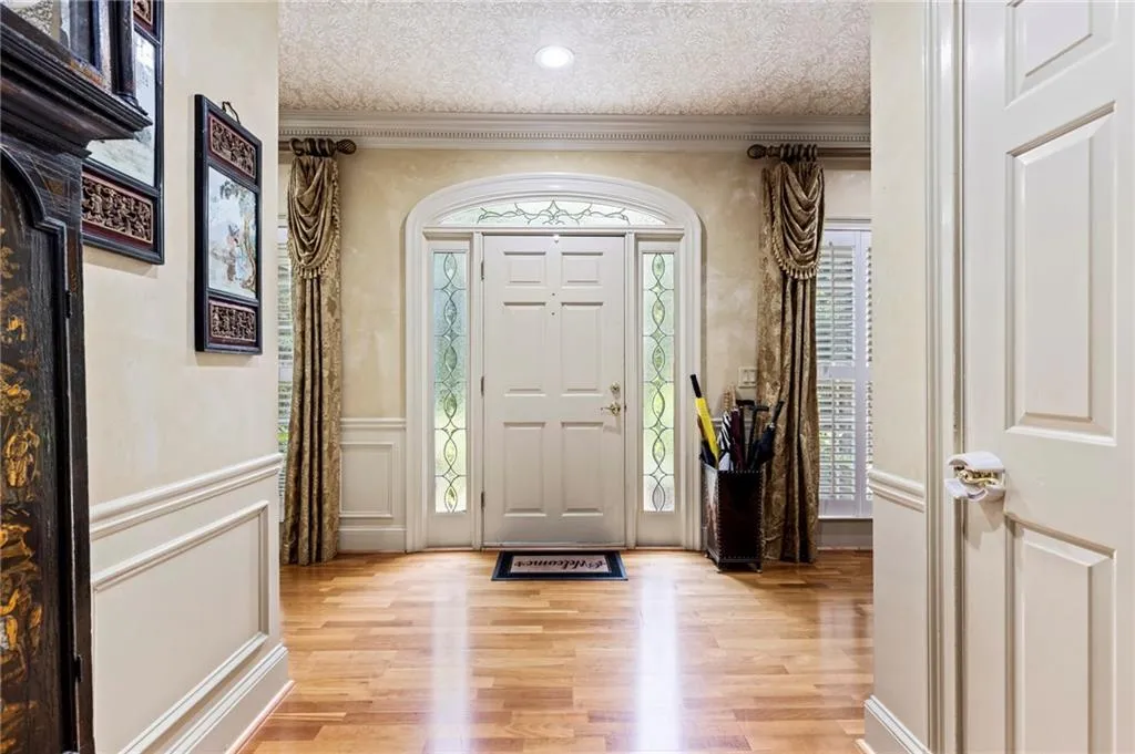 250 Cameron Ridge Drive, Sandy Springs, Georgia 30328, 4 Bedrooms Bedrooms, ,3 BathroomsBathrooms,Residential,Sold,250 Cameron Ridge Drive,6933474