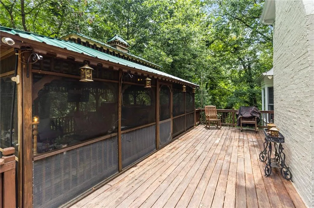 250 Cameron Ridge Drive, Sandy Springs, Georgia 30328, 4 Bedrooms Bedrooms, ,3 BathroomsBathrooms,Residential,Sold,250 Cameron Ridge Drive,6933474