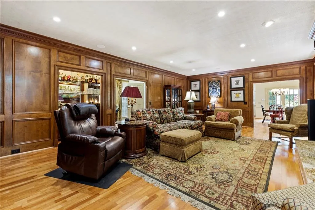 250 Cameron Ridge Drive, Sandy Springs, Georgia 30328, 4 Bedrooms Bedrooms, ,3 BathroomsBathrooms,Residential,Sold,250 Cameron Ridge Drive,6933474