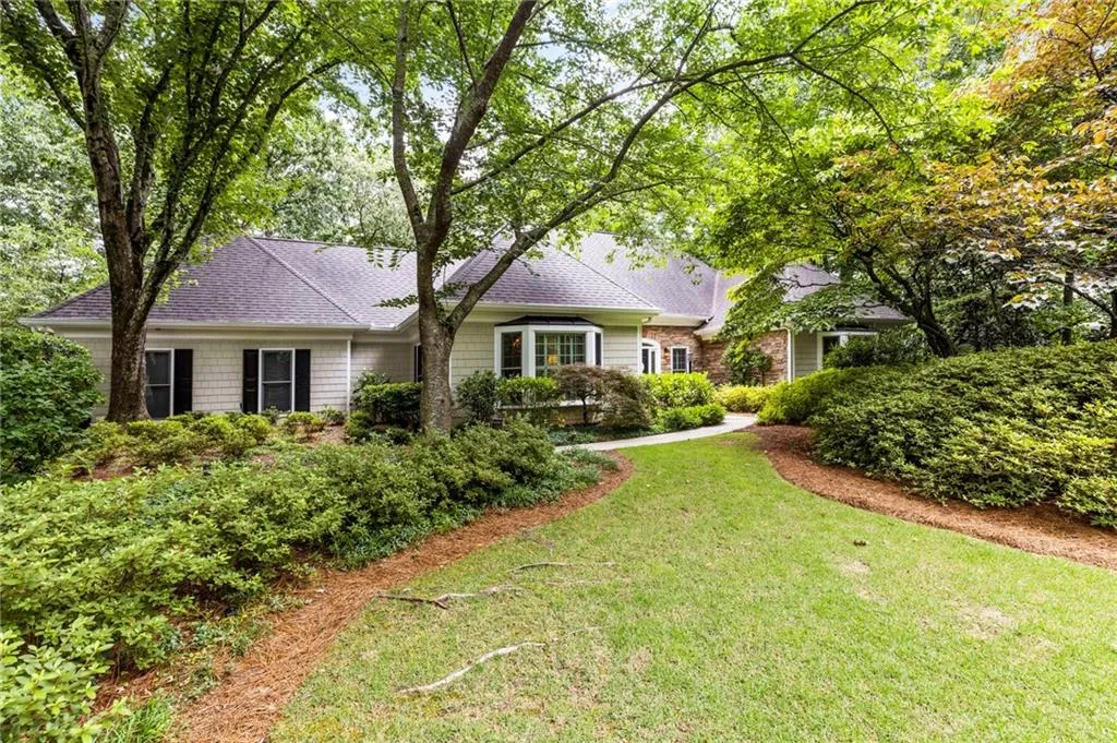 250 Cameron Ridge Drive, Sandy Springs, Georgia 30328, 4 Bedrooms Bedrooms, ,3 BathroomsBathrooms,Residential,Sold,250 Cameron Ridge Drive,6933474