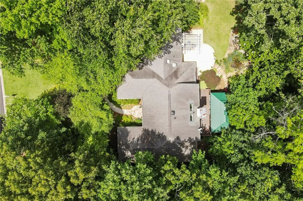 250 Cameron Ridge Drive, Sandy Springs, Georgia 30328, 4 Bedrooms Bedrooms, ,3 BathroomsBathrooms,Residential,Sold,250 Cameron Ridge Drive,6933474