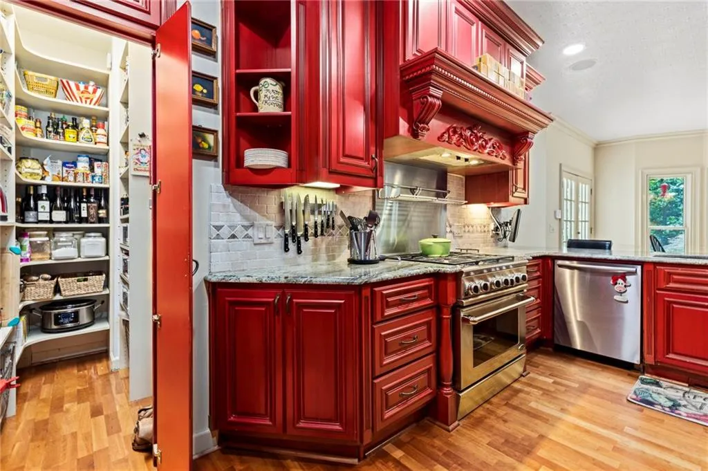 250 Cameron Ridge Drive, Sandy Springs, Georgia 30328, 4 Bedrooms Bedrooms, ,3 BathroomsBathrooms,Residential,Sold,250 Cameron Ridge Drive,6933474
