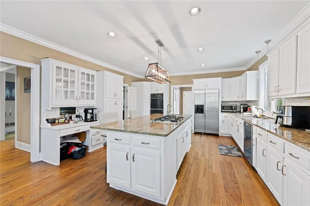 Kitchen 1.jpg