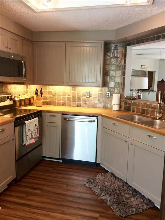 41 Dunwoody Springs Drive, Atlanta, Georgia 30328, 2 Bedrooms Bedrooms, ,2 BathroomsBathrooms,Residential,Sold,41 Dunwoody Springs Drive,5827736