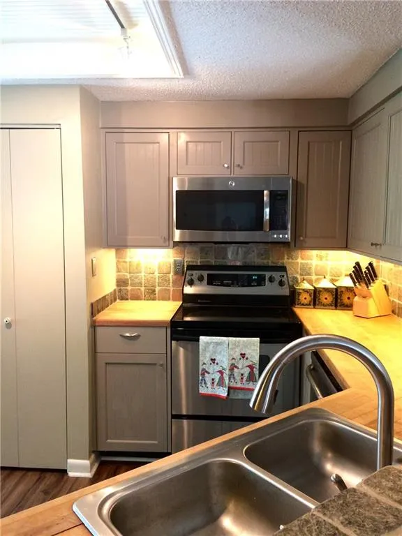 41 Dunwoody Springs Drive, Atlanta, Georgia 30328, 2 Bedrooms Bedrooms, ,2 BathroomsBathrooms,Residential,Sold,41 Dunwoody Springs Drive,5827736