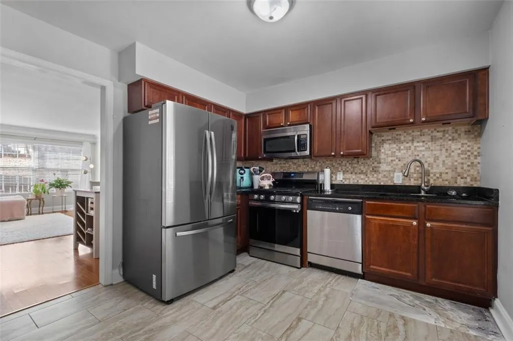6980 Roswell Road Unit A8, Atlanta, Georgia 30328, 3 Bedrooms Bedrooms, ,2 BathroomsBathrooms,Residential,For Sale,6980 Roswell Road Unit A8,7721436