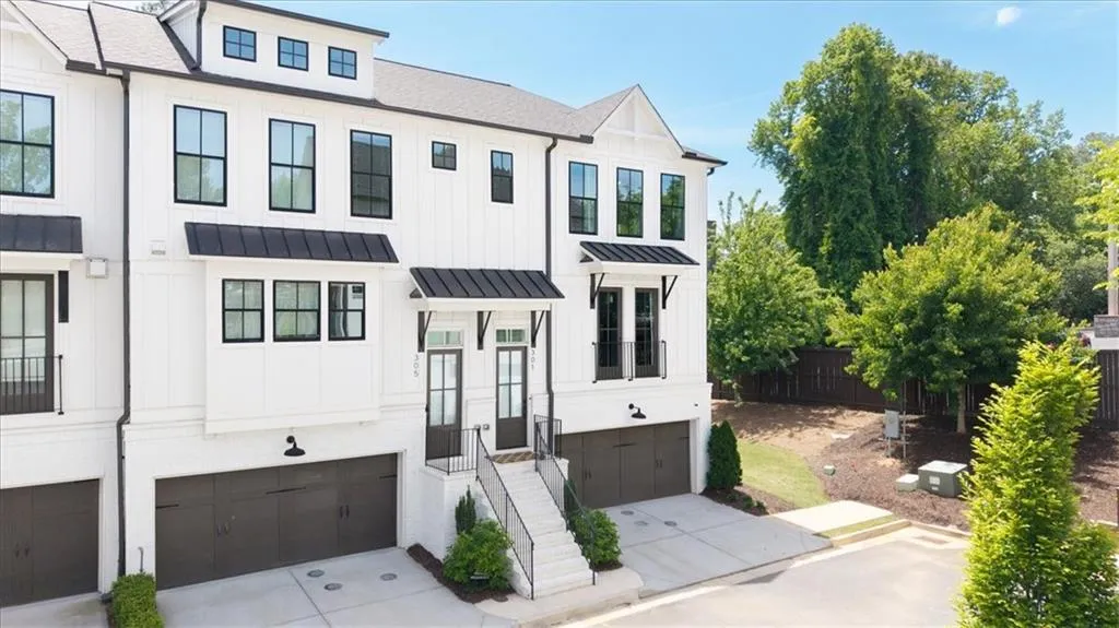 301 Penny Ct, Atlanta, Georgia 30328, 4 Bedrooms Bedrooms, ,3 BathroomsBathrooms,Residential,For Sale,301 Penny Ct,7758063