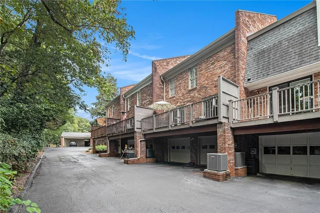 250 The South Chace, Atlanta, Georgia 30328, 3 Bedrooms Bedrooms, ,2 BathroomsBathrooms,Residential,For Sale,250 The South Chace,7663649