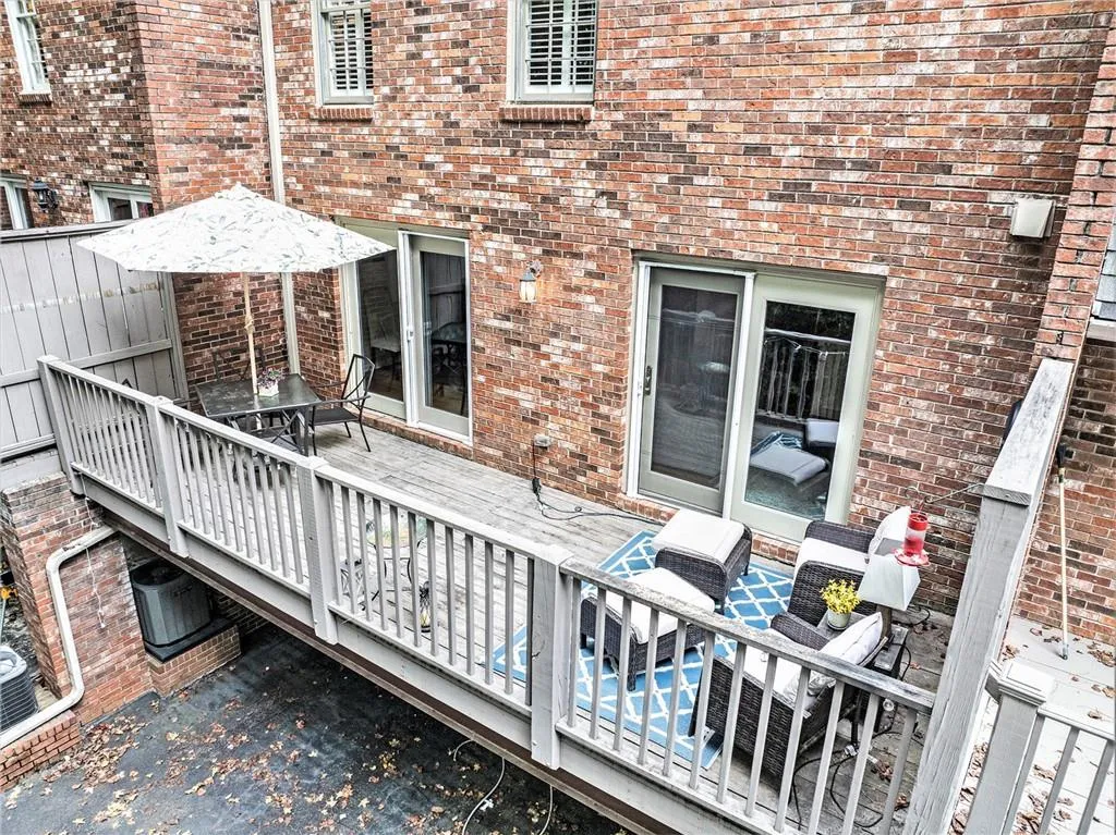 250 The South Chace, Atlanta, Georgia 30328, 3 Bedrooms Bedrooms, ,2 BathroomsBathrooms,Residential,For Sale,250 The South Chace,7663649