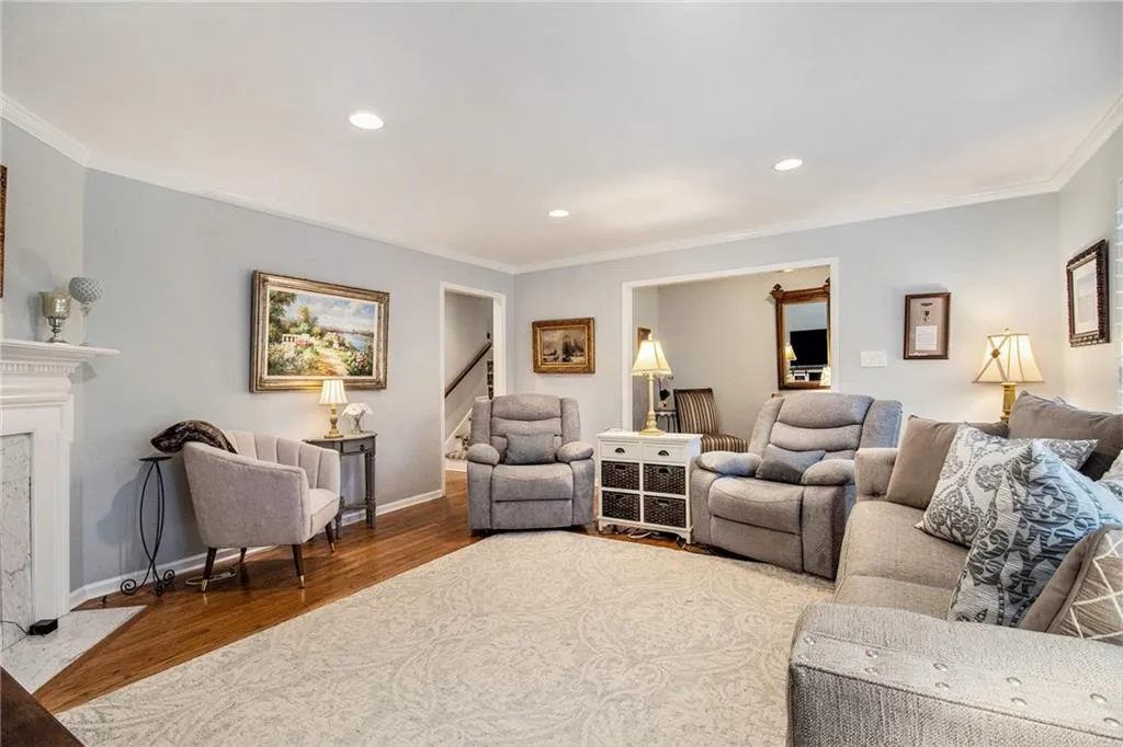 250 The South Chace, Atlanta, Georgia 30328, 3 Bedrooms Bedrooms, ,2 BathroomsBathrooms,Residential,For Sale,250 The South Chace,7663649