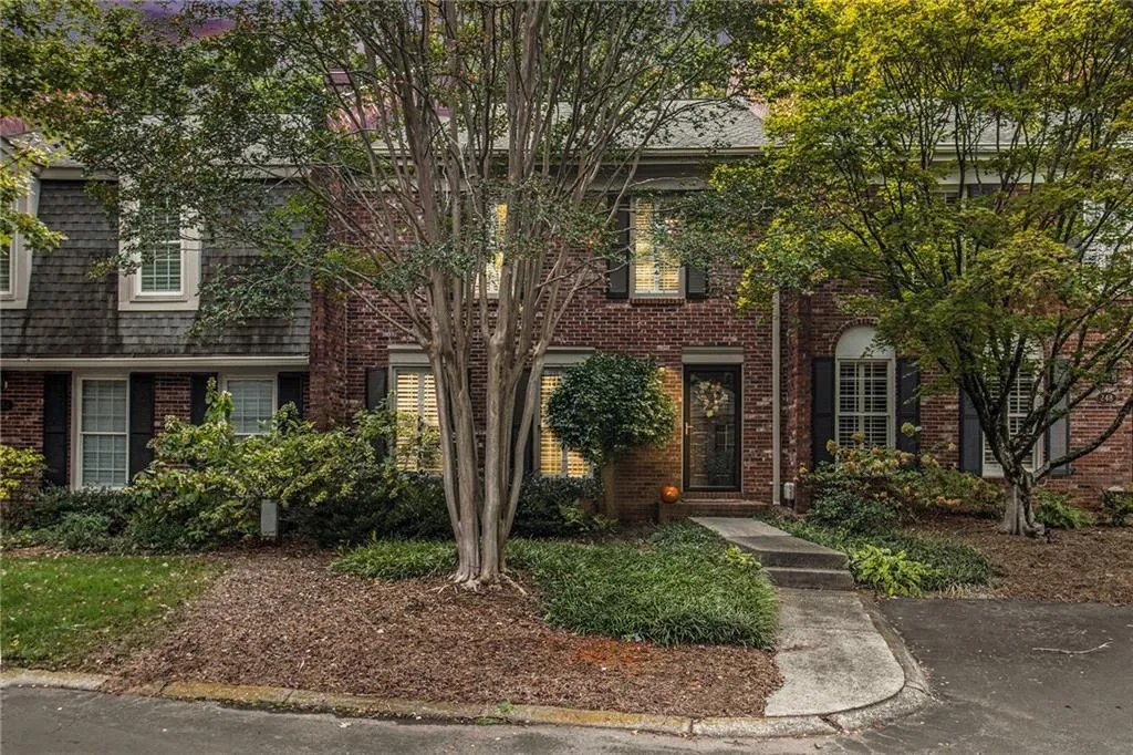 250 The South Chace, Atlanta, Georgia 30328, 3 Bedrooms Bedrooms, ,2 BathroomsBathrooms,Residential,For Sale,250 The South Chace,7663649