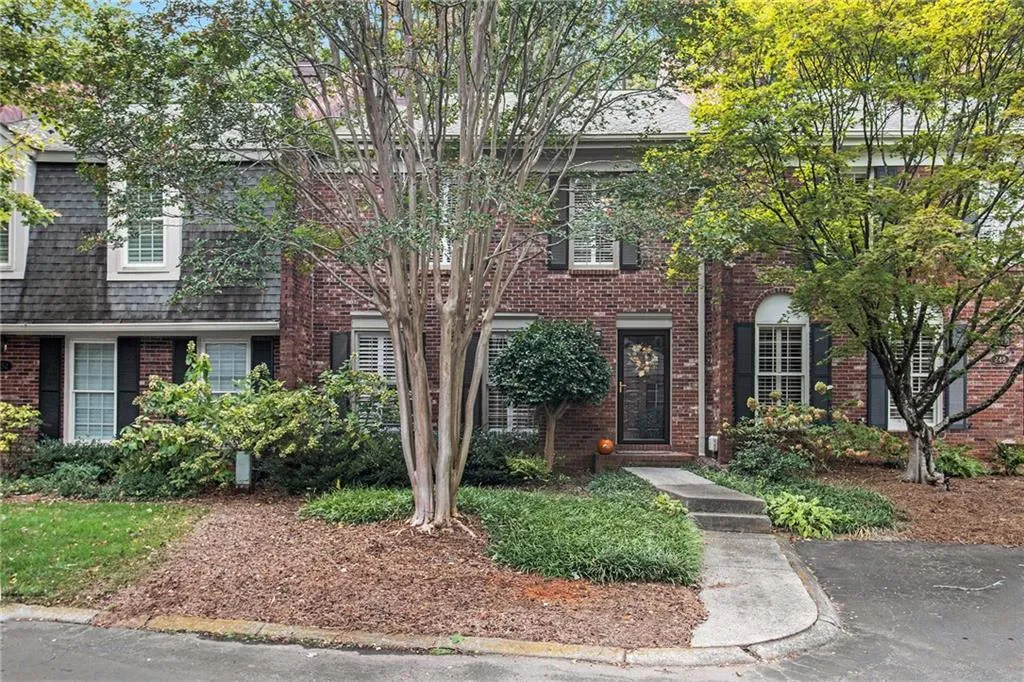 250 The South Chace, Atlanta, Georgia 30328, 3 Bedrooms Bedrooms, ,2 BathroomsBathrooms,Residential,For Sale,250 The South Chace,7663649