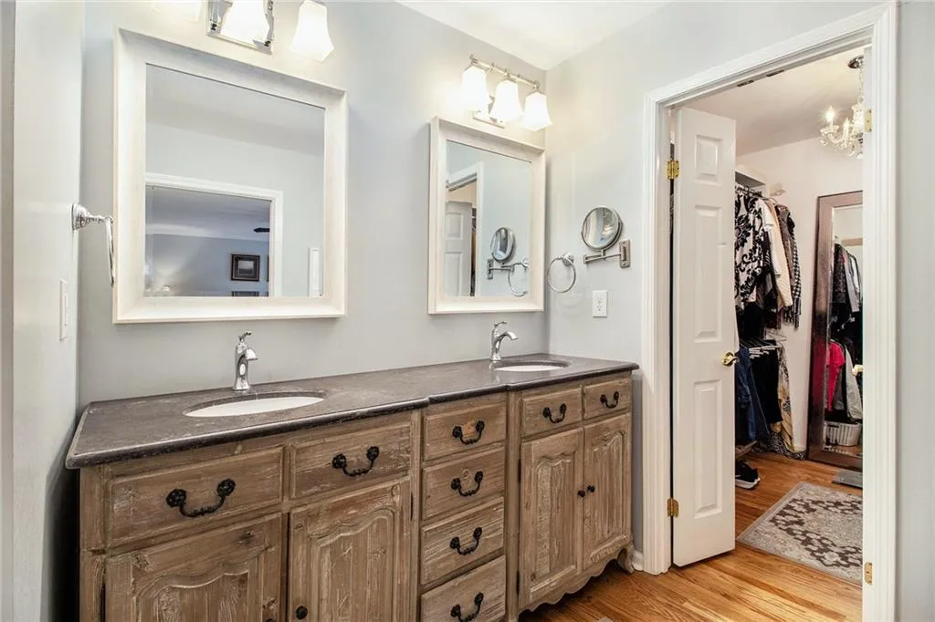 250 The South Chace, Atlanta, Georgia 30328, 3 Bedrooms Bedrooms, ,2 BathroomsBathrooms,Residential,For Sale,250 The South Chace,7663649