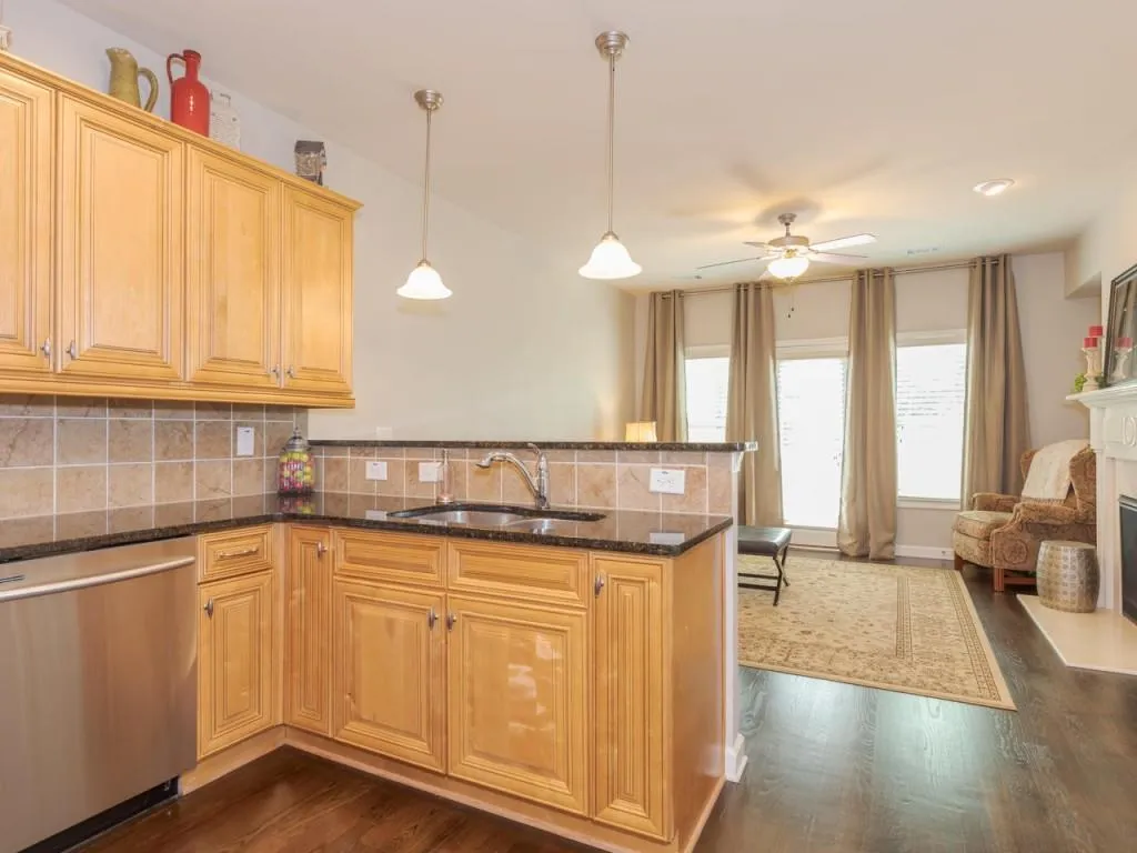7235 Highland Bluff Unit 4, Sandy Springs, Georgia 30328, 3 Bedrooms Bedrooms, ,3 BathroomsBathrooms,Residential,Sold,7235 Highland Bluff Unit 4,6027285