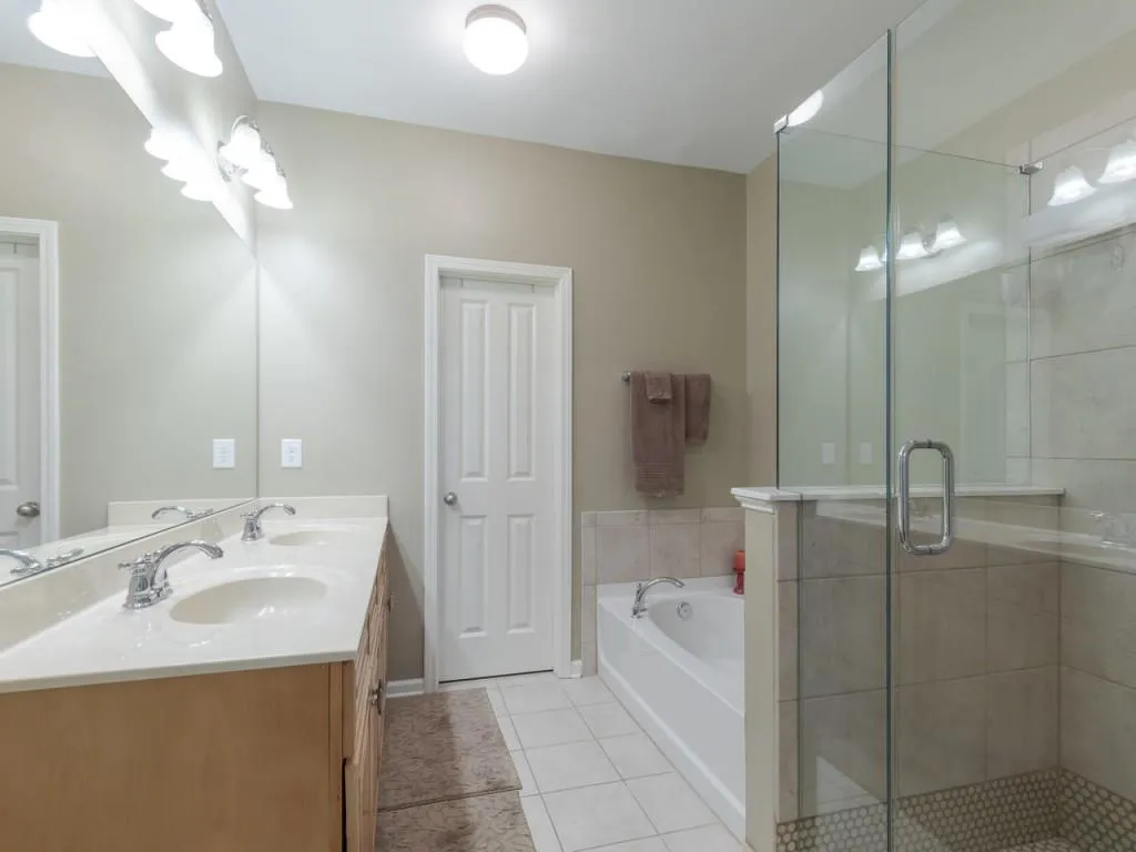 7235 Highland Bluff Unit 4, Sandy Springs, Georgia 30328, 3 Bedrooms Bedrooms, ,3 BathroomsBathrooms,Residential,Sold,7235 Highland Bluff Unit 4,6027285