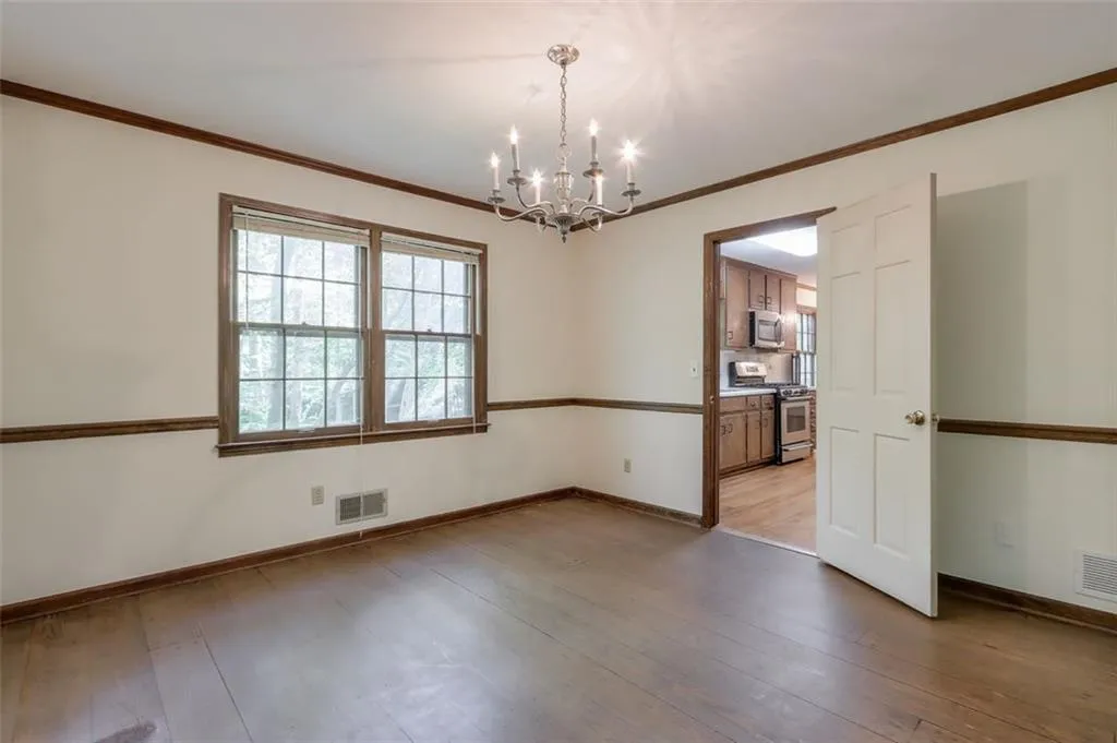 100 N Mill Road, Sandy Springs, Georgia 30328, 4 Bedrooms Bedrooms, ,3 BathroomsBathrooms,Residential,Sold,100 N Mill Road,6873207