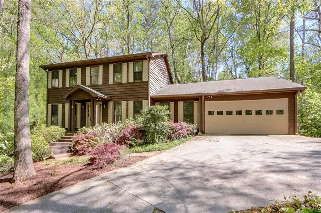 100 N Mill Road, Sandy Springs, Georgia 30328, 4 Bedrooms Bedrooms, ,3 BathroomsBathrooms,Residential,Sold,100 N Mill Road,6873207
