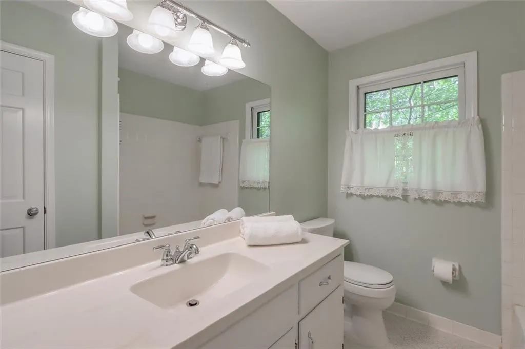 100 N Mill Road, Sandy Springs, Georgia 30328, 4 Bedrooms Bedrooms, ,3 BathroomsBathrooms,Residential,Sold,100 N Mill Road,6873207