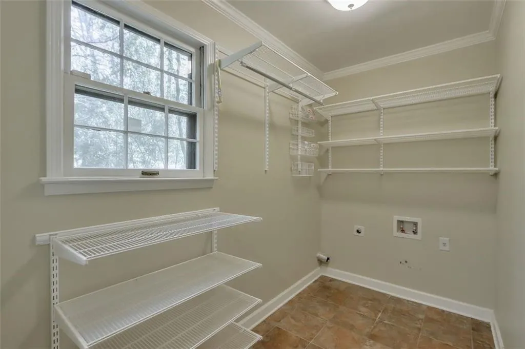 100 N Mill Road, Sandy Springs, Georgia 30328, 4 Bedrooms Bedrooms, ,3 BathroomsBathrooms,Residential,Sold,100 N Mill Road,6873207