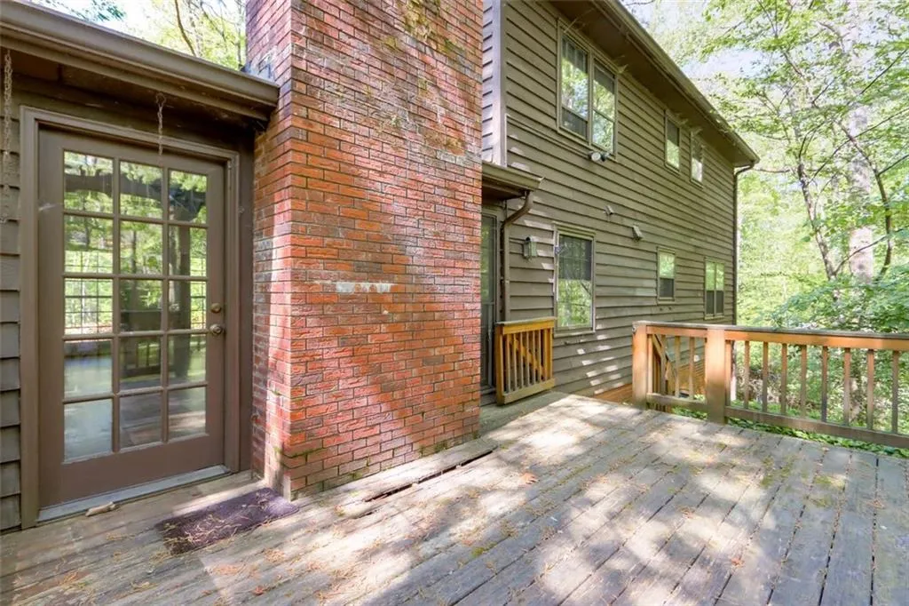 100 N Mill Road, Sandy Springs, Georgia 30328, 4 Bedrooms Bedrooms, ,3 BathroomsBathrooms,Residential,Sold,100 N Mill Road,6873207