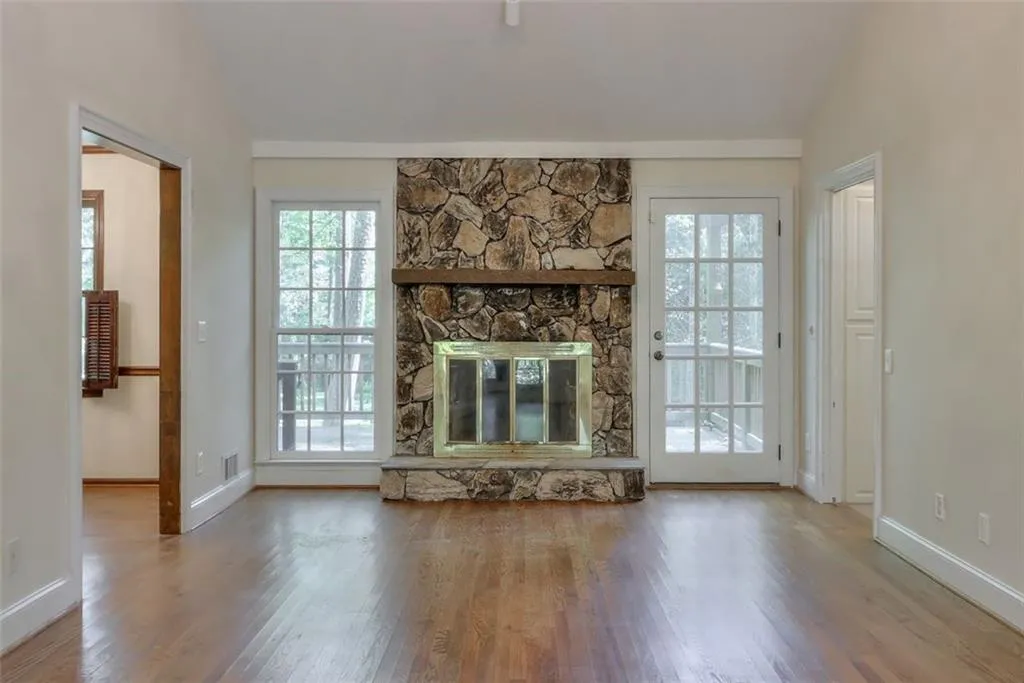 100 N Mill Road, Sandy Springs, Georgia 30328, 4 Bedrooms Bedrooms, ,3 BathroomsBathrooms,Residential,Sold,100 N Mill Road,6873207