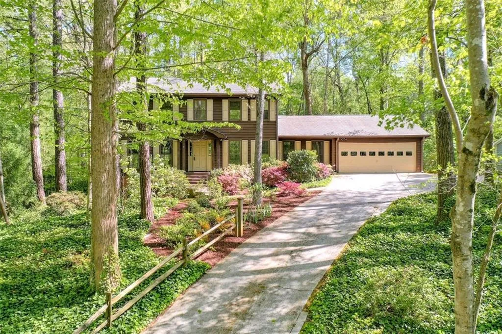 100 N Mill Road, Sandy Springs, Georgia 30328, 4 Bedrooms Bedrooms, ,3 BathroomsBathrooms,Residential,Sold,100 N Mill Road,6873207