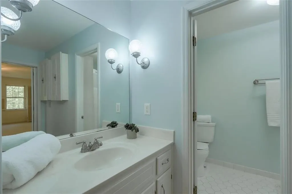100 N Mill Road, Sandy Springs, Georgia 30328, 4 Bedrooms Bedrooms, ,3 BathroomsBathrooms,Residential,Sold,100 N Mill Road,6873207