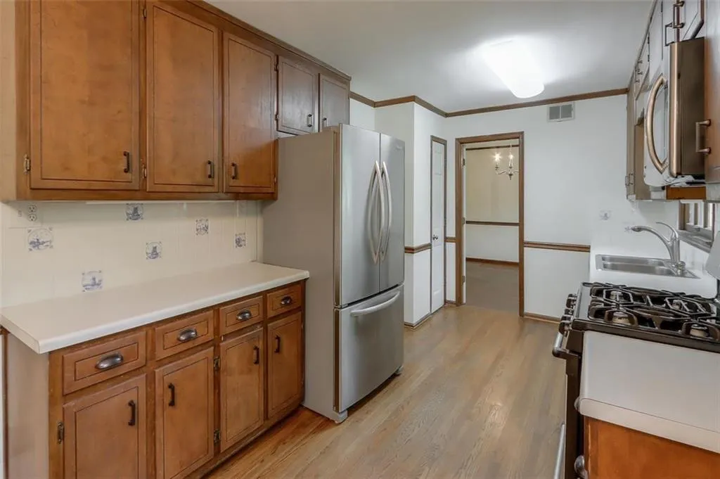 100 N Mill Road, Sandy Springs, Georgia 30328, 4 Bedrooms Bedrooms, ,3 BathroomsBathrooms,Residential,Sold,100 N Mill Road,6873207