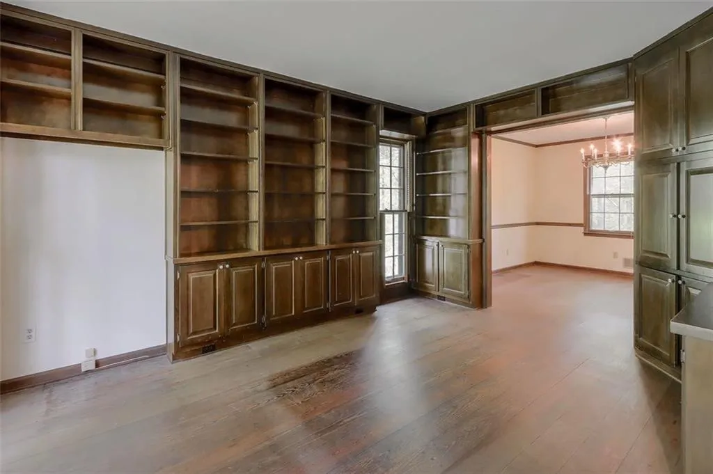 100 N Mill Road, Sandy Springs, Georgia 30328, 4 Bedrooms Bedrooms, ,3 BathroomsBathrooms,Residential,Sold,100 N Mill Road,6873207