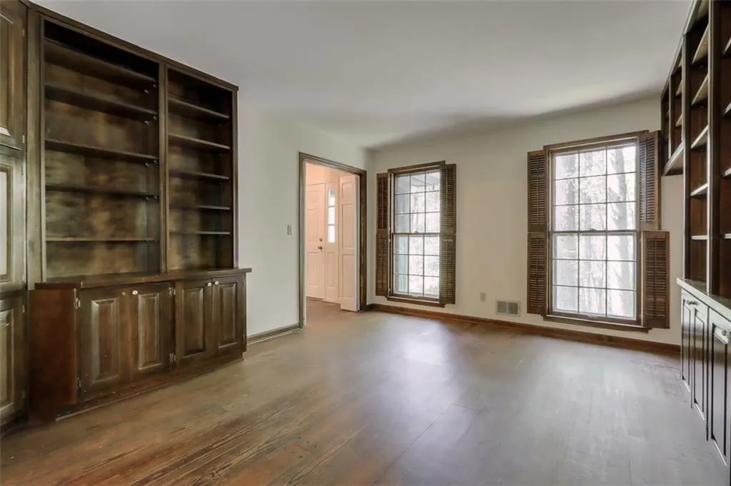 100 N Mill Road, Sandy Springs, Georgia 30328, 4 Bedrooms Bedrooms, ,3 BathroomsBathrooms,Residential,Sold,100 N Mill Road,6873207