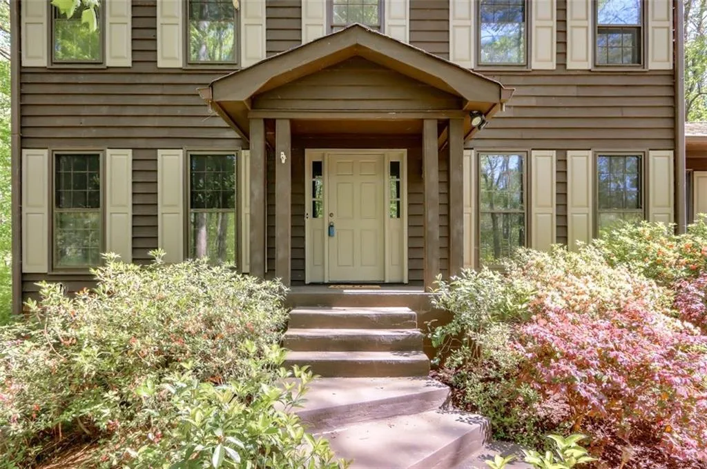 100 N Mill Road, Sandy Springs, Georgia 30328, 4 Bedrooms Bedrooms, ,3 BathroomsBathrooms,Residential,Sold,100 N Mill Road,6873207