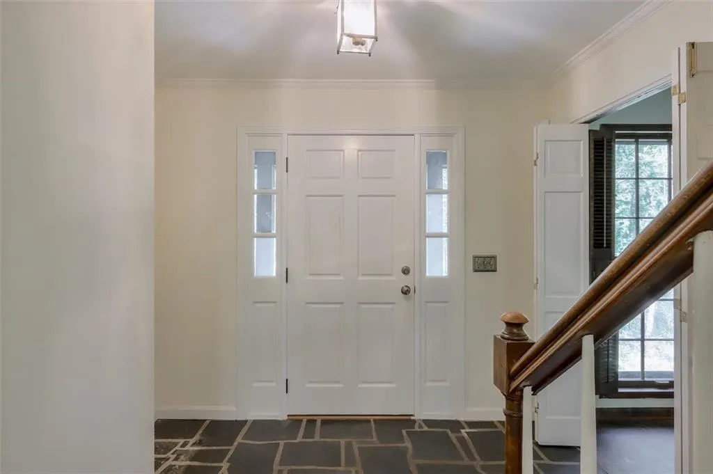 100 N Mill Road, Sandy Springs, Georgia 30328, 4 Bedrooms Bedrooms, ,3 BathroomsBathrooms,Residential,Sold,100 N Mill Road,6873207