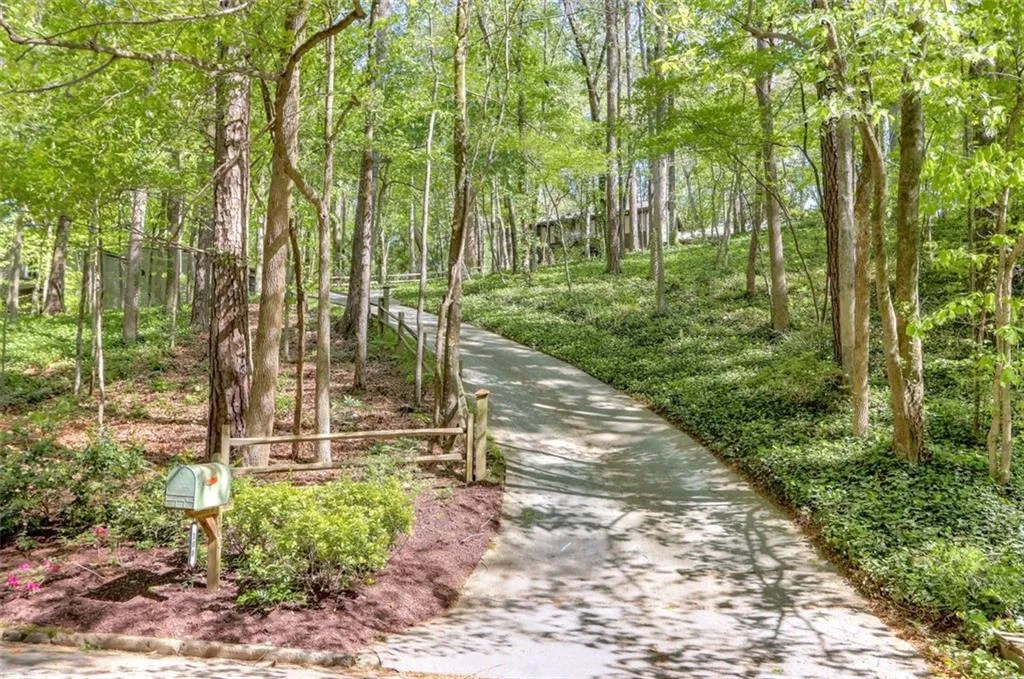 100 N Mill Road, Sandy Springs, Georgia 30328, 4 Bedrooms Bedrooms, ,3 BathroomsBathrooms,Residential,Sold,100 N Mill Road,6873207