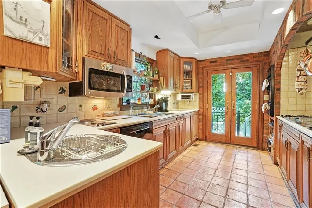 3061 Peachtree Drive Ne, Atlanta, Georgia 30305, 3 Bedrooms Bedrooms, 0 ,2 BathroomsBathrooms,Residential,For Sale,3061 Peachtree Drive Ne,7745718