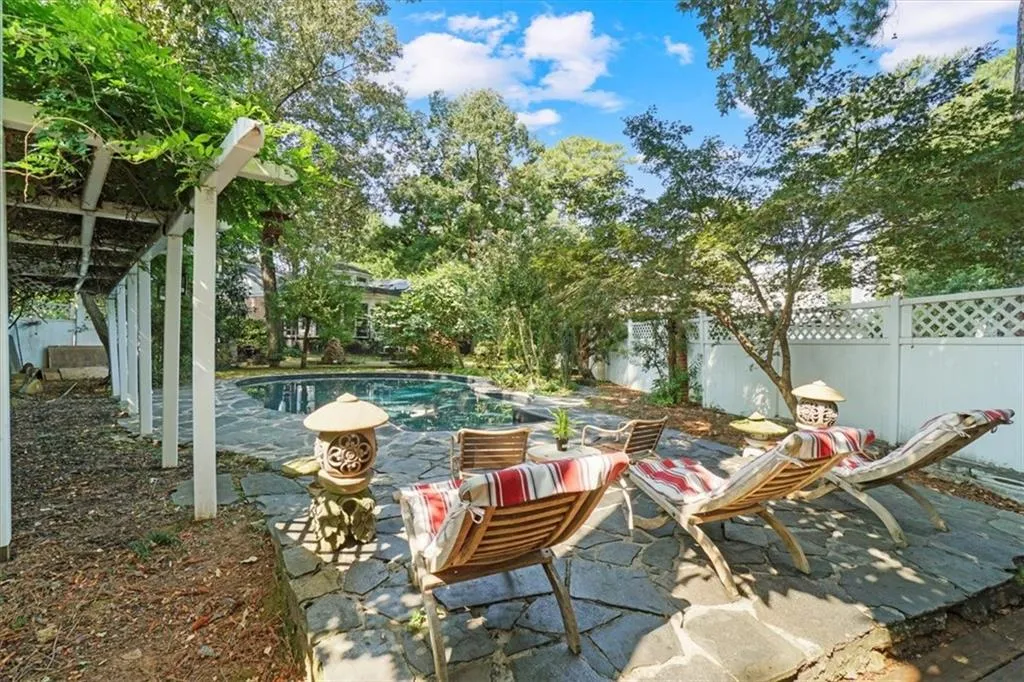 3061 Peachtree Drive Ne, Atlanta, Georgia 30305, 3 Bedrooms Bedrooms, 0 ,2 BathroomsBathrooms,Residential,For Sale,3061 Peachtree Drive Ne,7745718