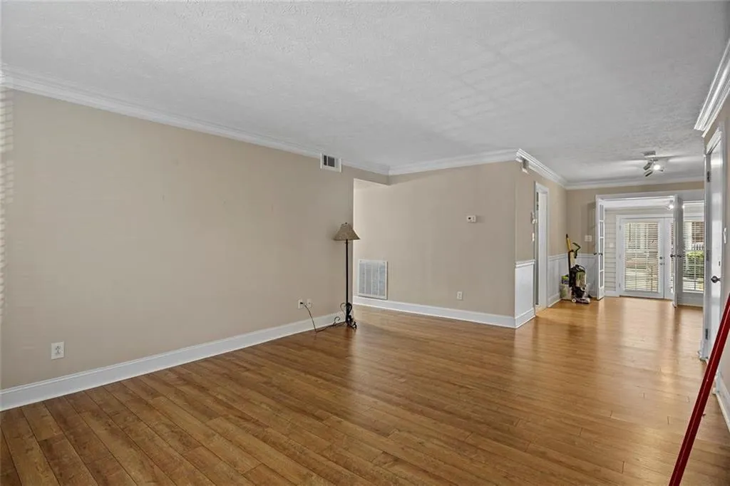 6700 Roswell Road Ne Unit 22e, Atlanta, Georgia 30328, 2 Bedrooms Bedrooms, ,2 BathroomsBathrooms,Residential,Sold,6700 Roswell Road Ne Unit 22e,6842494