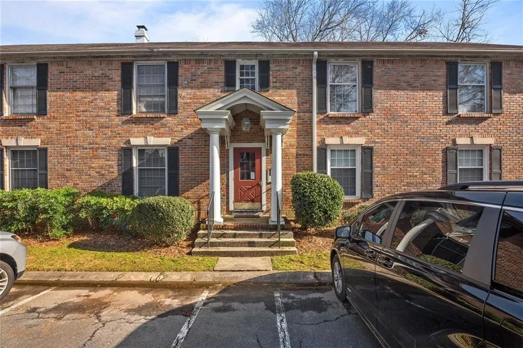 6700 Roswell Road Ne Unit 22e, Atlanta, Georgia 30328, 2 Bedrooms Bedrooms, ,2 BathroomsBathrooms,Residential,Sold,6700 Roswell Road Ne Unit 22e,6842494