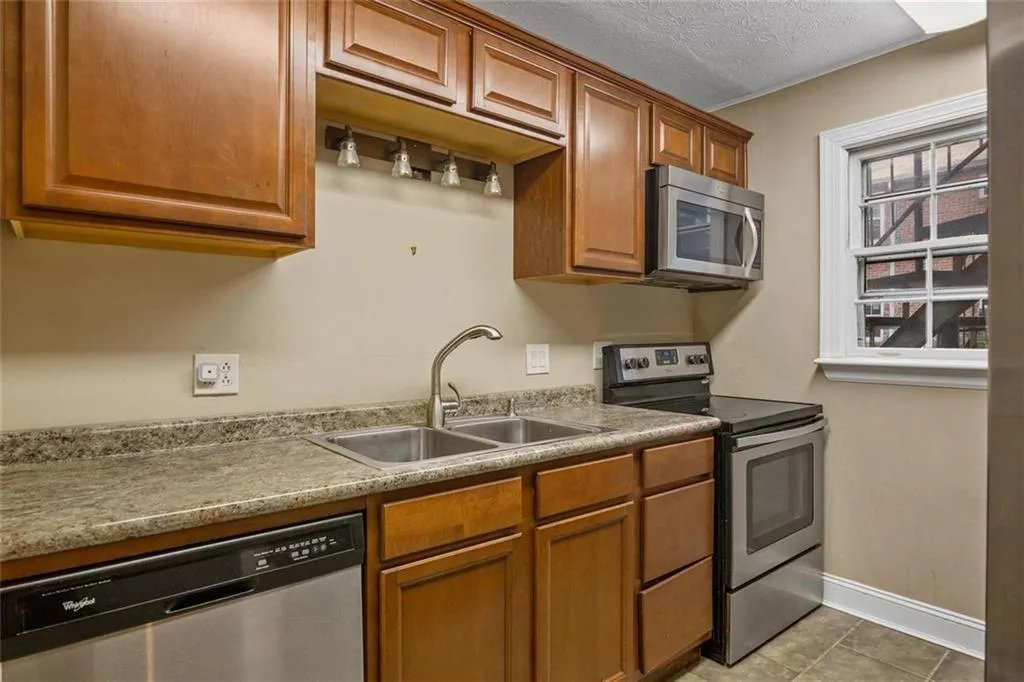 6700 Roswell Road Ne Unit 22e, Atlanta, Georgia 30328, 2 Bedrooms Bedrooms, ,2 BathroomsBathrooms,Residential,Sold,6700 Roswell Road Ne Unit 22e,6842494