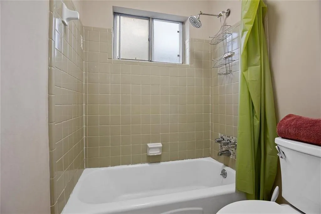6700 Roswell Road Ne Unit 22e, Atlanta, Georgia 30328, 2 Bedrooms Bedrooms, ,2 BathroomsBathrooms,Residential,Sold,6700 Roswell Road Ne Unit 22e,6842494
