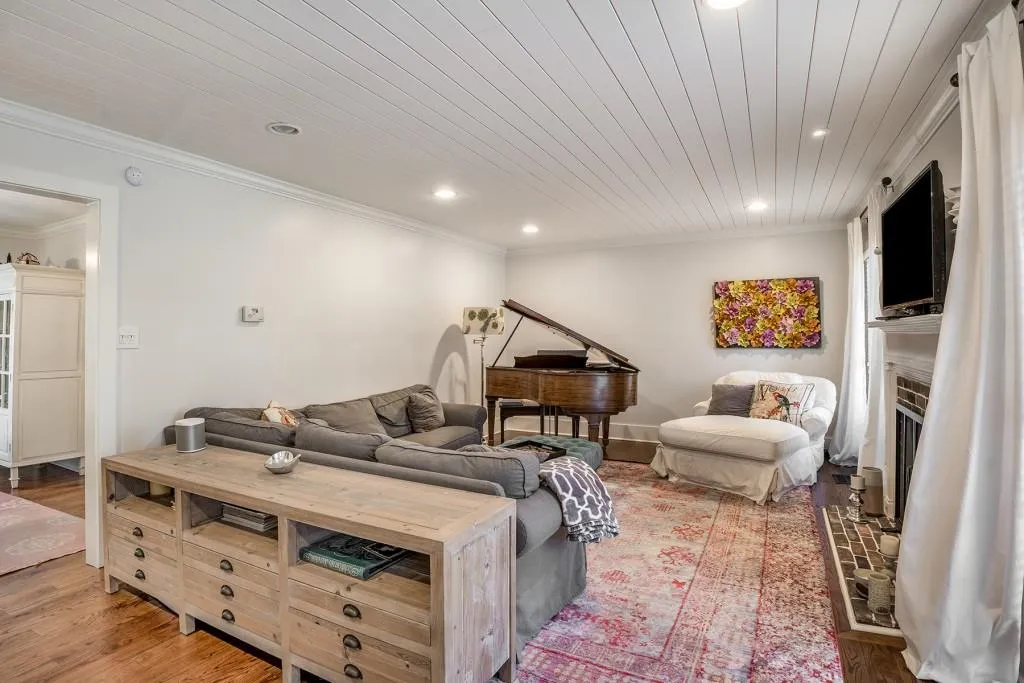 6404 Colebridge Road, Sandy Springs, Georgia 30328, 4 Bedrooms Bedrooms, ,2 BathroomsBathrooms,Residential,Sold,6404 Colebridge Road,7346084