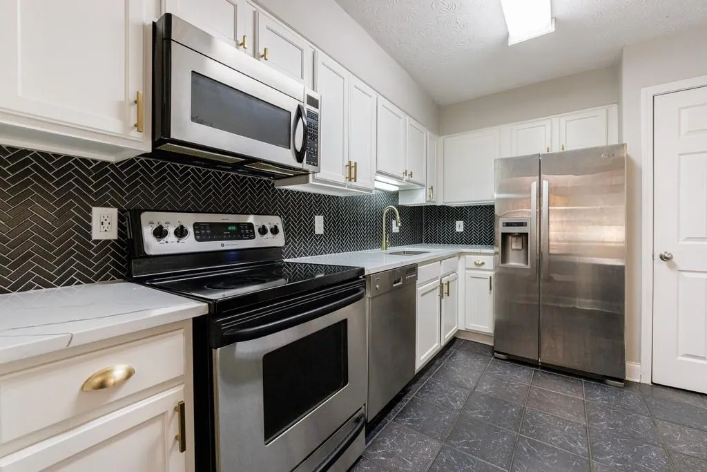 3482 Essex Avenue, Atlanta, Georgia 30339, 2 Bedrooms Bedrooms, ,2 BathroomsBathrooms,Residential,For Sale,3482 Essex Avenue,7669506